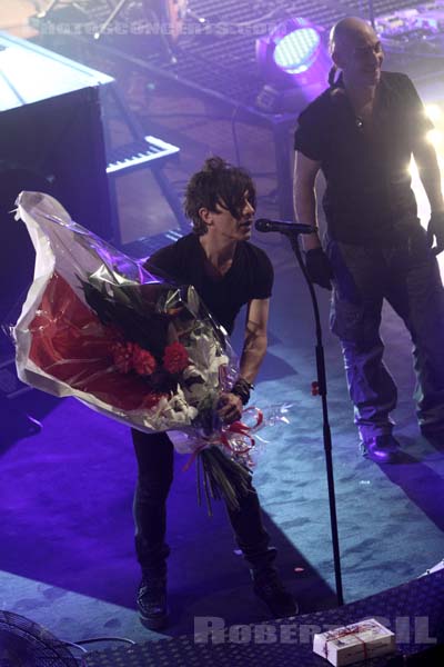 INDOCHINE - 2010-09-02 - PARIS - Radio France (Salle Olivier-Messiaen) - 